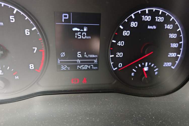 Used Hyundai Verna (new generation) 2016 1.4L Automatic Cool Edition GLS Odometer Close Up
