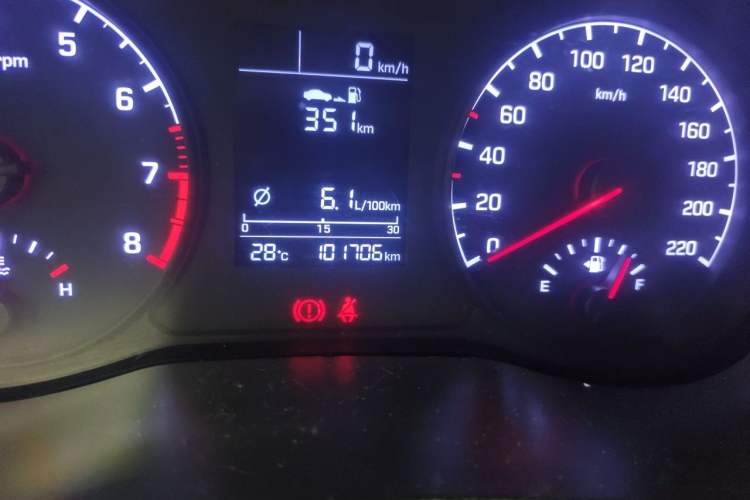 Used Hyundai Verna (new generation) 2016 1.4L Manual Cool Edition GLS Odometer Close Up