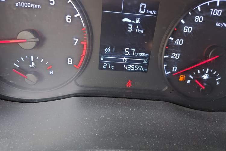 Used Hyundai Verna (new generation) 2016 1.4L Manual Cool Edition GLS Odometer Close Up