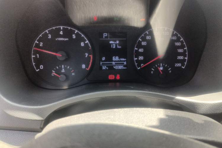 Used Hyundai Verna (new generation) 2016 1.4L Automatic Cool Edition GLS Odometer Close Up