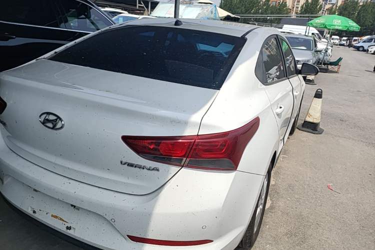 Used Hyundai Verna (new generation) 2016 1.4L Manual Cool Edition GLS Rear Right 45 Deg