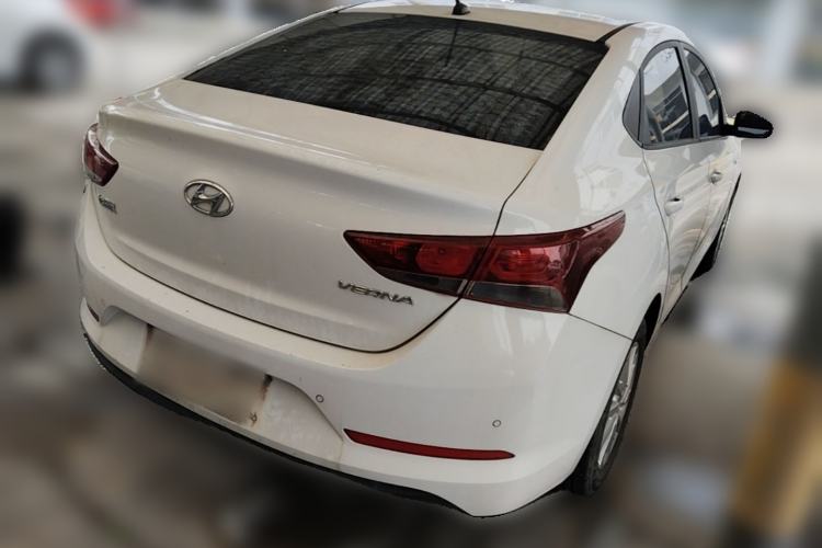 Used Hyundai Verna (new generation) 2016 1.4L Manual Cool Edition GLS Rear Right 45 Deg