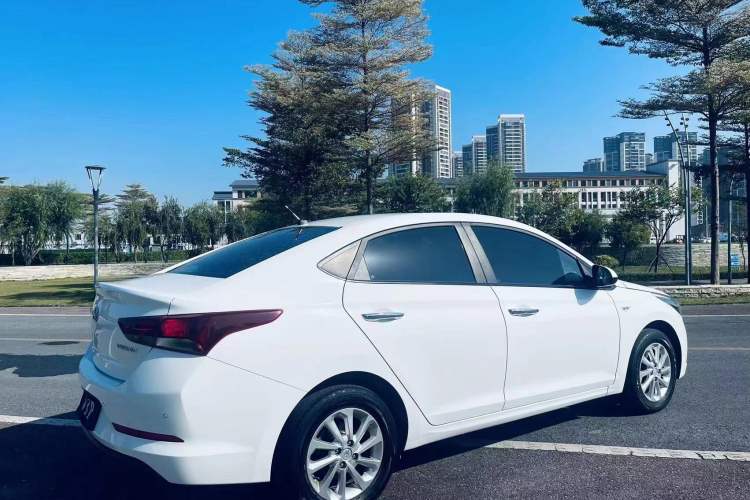 Used Hyundai Verna (new generation) 2016 1.4L Manual Cool Edition GLS Rear Right 45 Deg