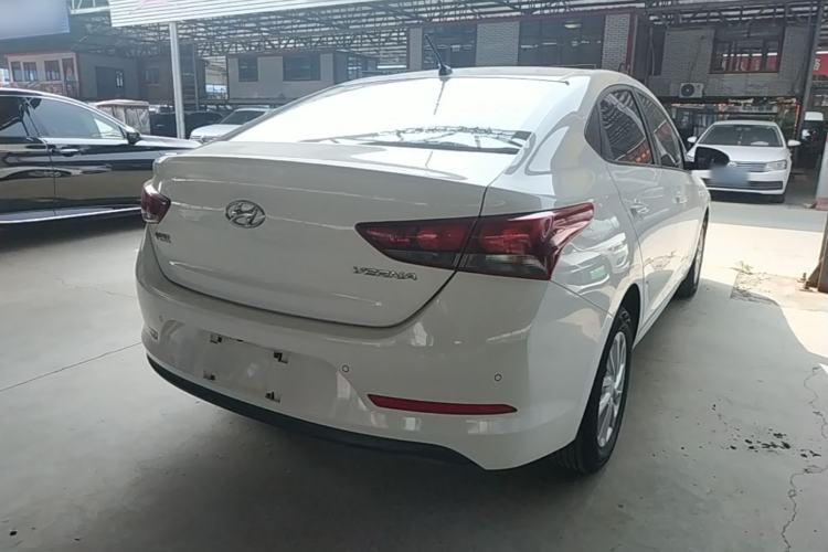 Used Hyundai Verna (new generation) 2016 1.4L Automatic Cool Edition GLS Rear Right 45 Deg