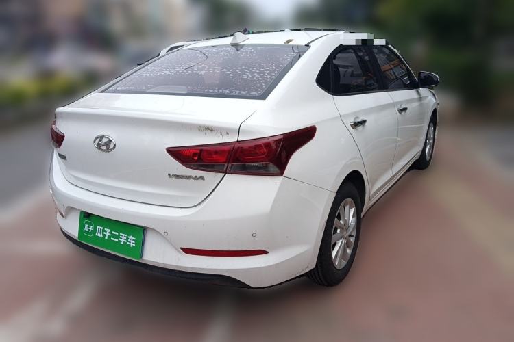 Used Hyundai Verna (new generation) 2016 1.4L Automatic Elite Edition TOP Rear Right 45 Deg