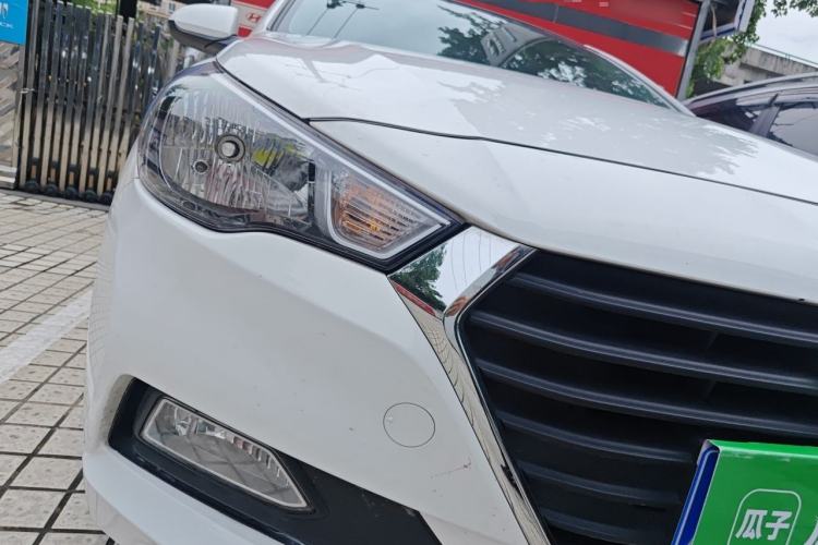 Used Hyundai Verna (new generation) 2016 1.4L Automatic Cool Edition GLS Right Front Headlight