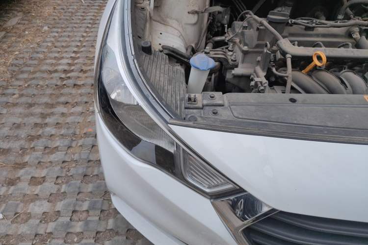 Used Hyundai Verna (new generation) 2016 1.4L Automatic Cool Edition GLS Right Front Headlight