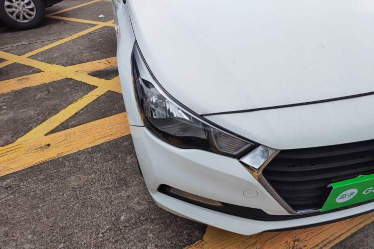 Used Hyundai Verna (new generation) 2016 1.4L Automatic Cool Edition GLS Right Front Headlight