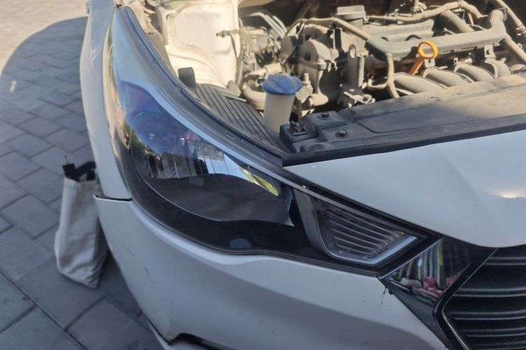 Used Hyundai Verna (new generation) 2016 1.4L Automatic Cool Edition GLS Right Front Headlight