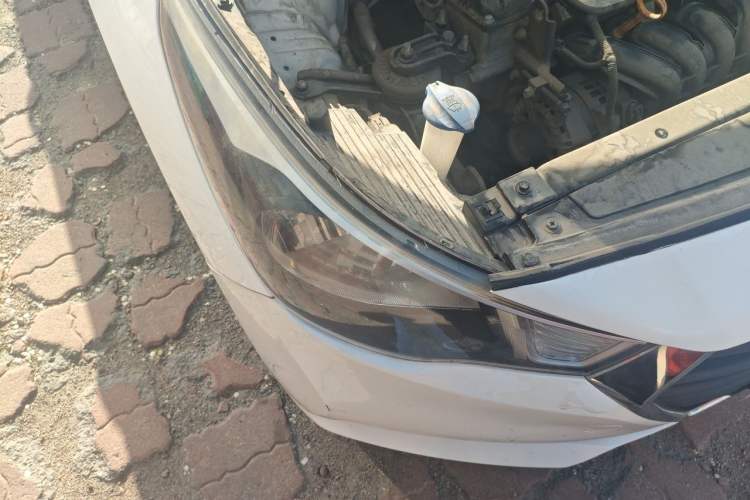 Used Hyundai Verna (new generation) 2016 1.4L Automatic Cool Edition GLS Right Front Headlight