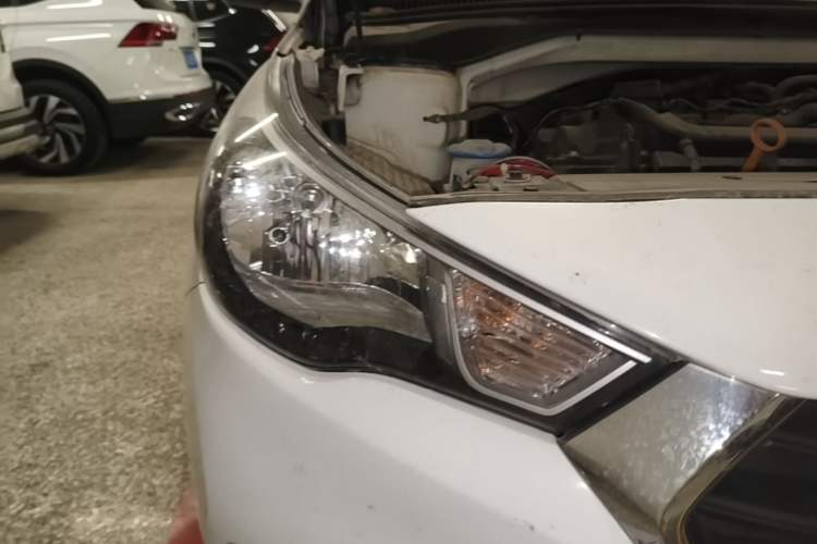 Used Hyundai Verna (new generation) 2016 1.4L Automatic Cool Edition GLS Right Front Headlight