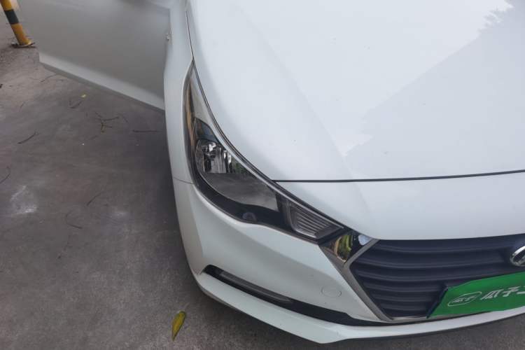 Used Hyundai Verna (new generation) 2016 1.4L Automatic Cool Edition GLS Right Front Headlight