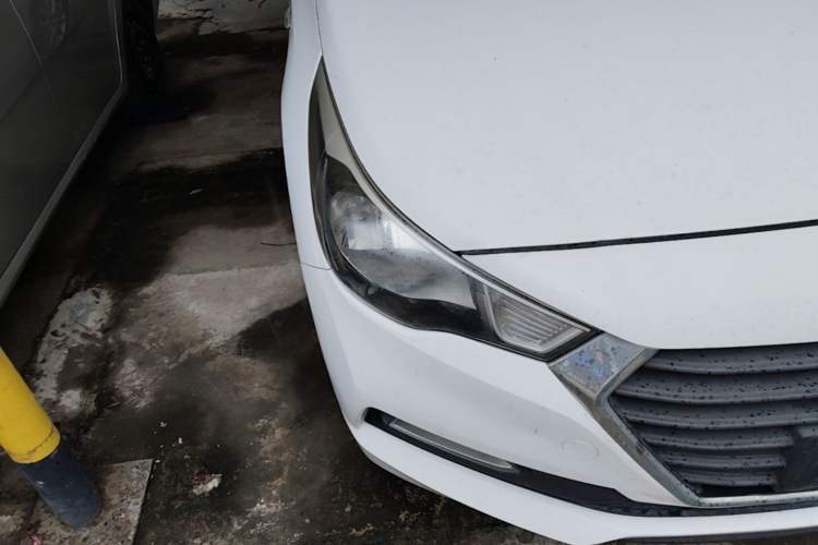 Used Hyundai Verna (new generation) 2016 1.4L Manual Cool Edition GLS Right Front Headlight