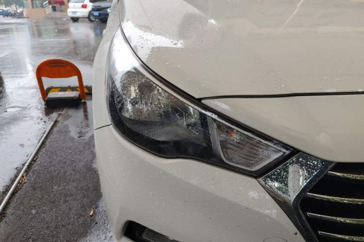 Used Hyundai Verna (new generation) 2016 1.4L Manual Cool Edition GLS Right Front Headlight