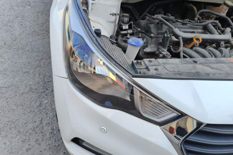 Used Hyundai Verna (new generation) 2016 1.4L Automatic Cool Edition GLS Right Front Headlight