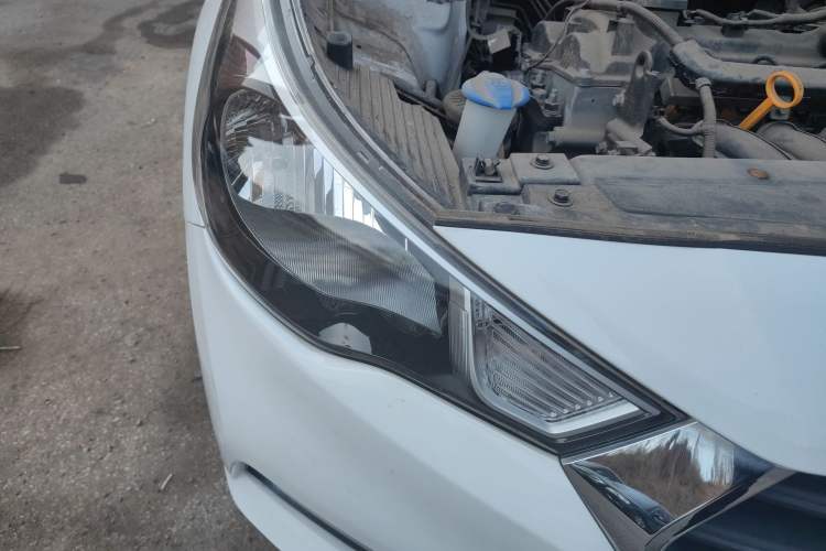 Used Hyundai Verna (new generation) 2016 1.4L Manual Cool Edition GLS Right Front Headlight