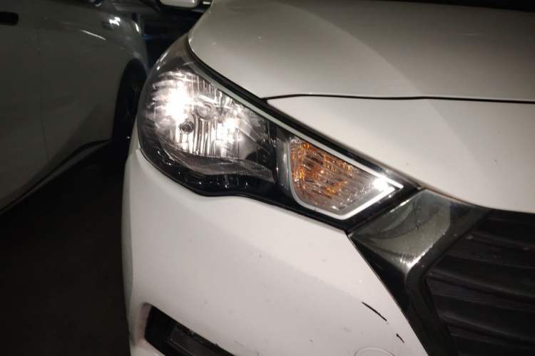 Used Hyundai Verna (new generation) 2016 1.4L Manual Cool Edition GLS Right Front Headlight