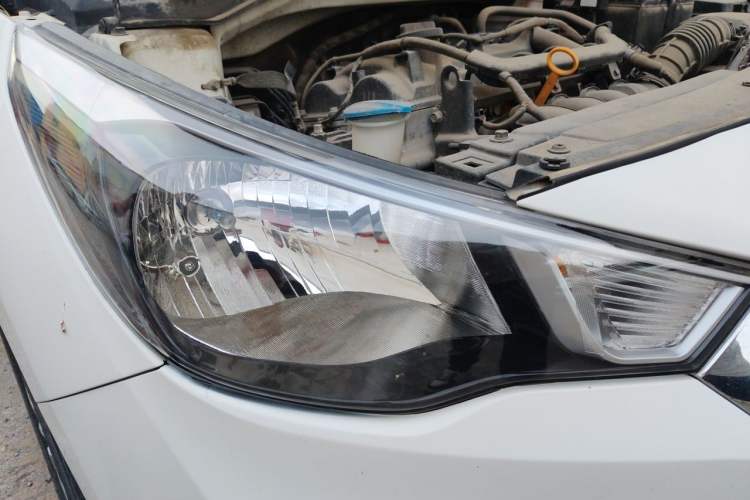 Used Hyundai Verna (new generation) 2016 1.4L Manual Cool Edition GLS Right Front Headlight