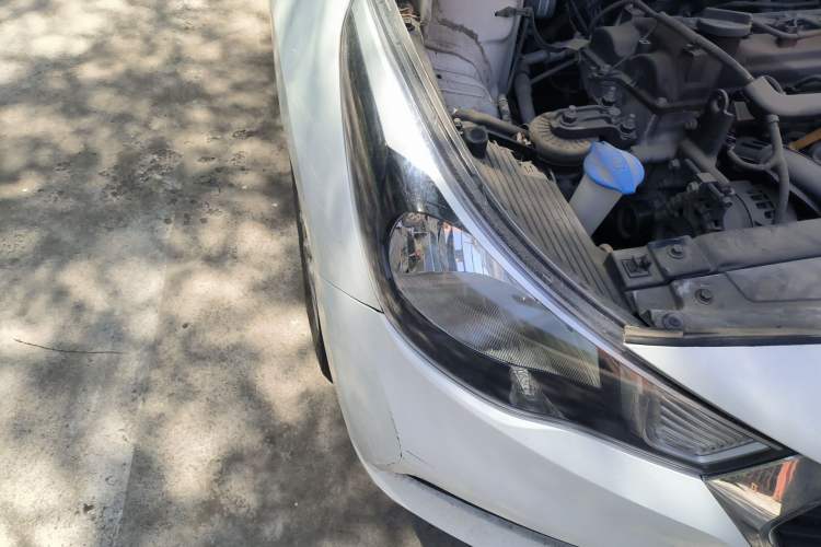 Used Hyundai Verna (new generation) 2016 1.4L Manual Cool Edition GLS Right Front Headlight
