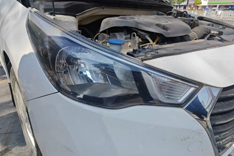 Used Hyundai Verna (new generation) 2016 1.4L Manual Cool Edition GLS Right Front Headlight