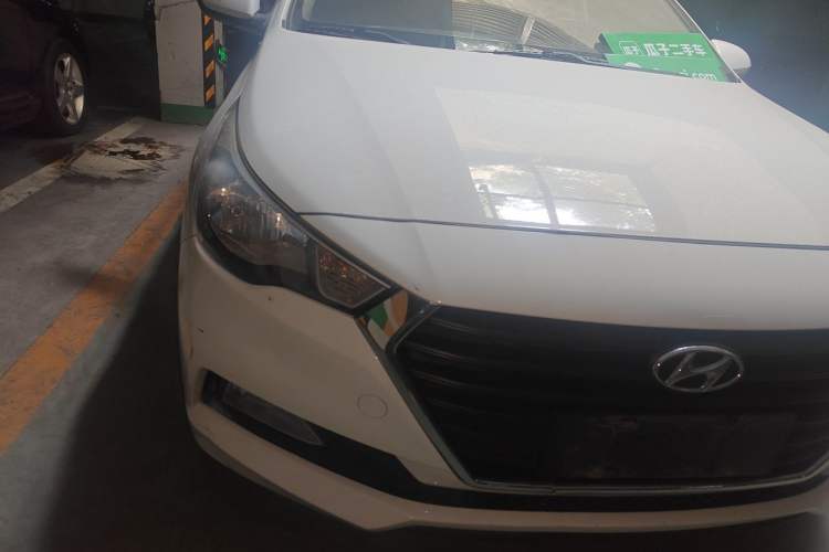 Used Hyundai Verna (new generation) 2016 1.4L Automatic Cool Edition GLS Right Front Headlight