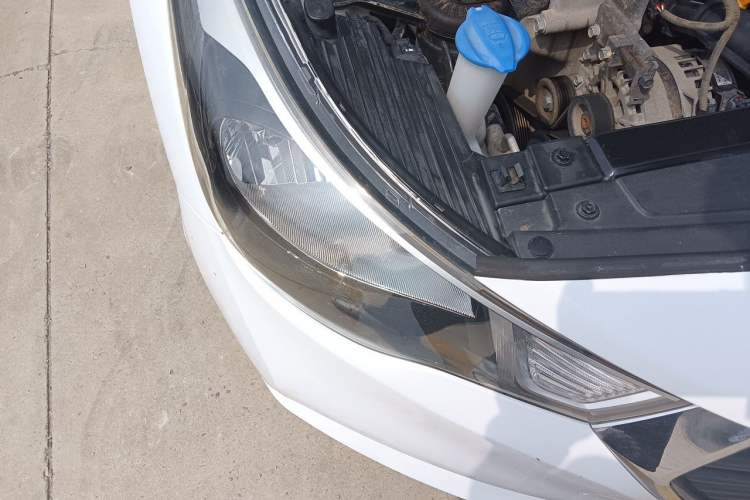 Used Hyundai Verna (new generation) 2016 1.4L Manual Cool Edition GLS Right Front Headlight