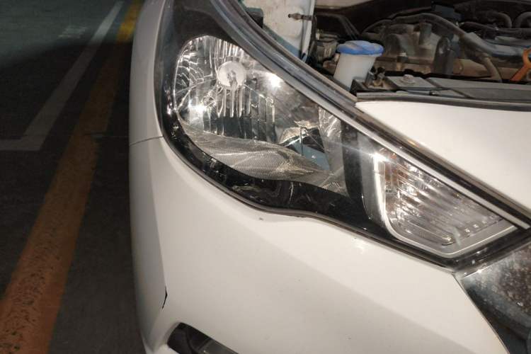Used Hyundai Verna (new generation) 2016 1.4L Automatic Cool Edition GLS Right Front Headlight