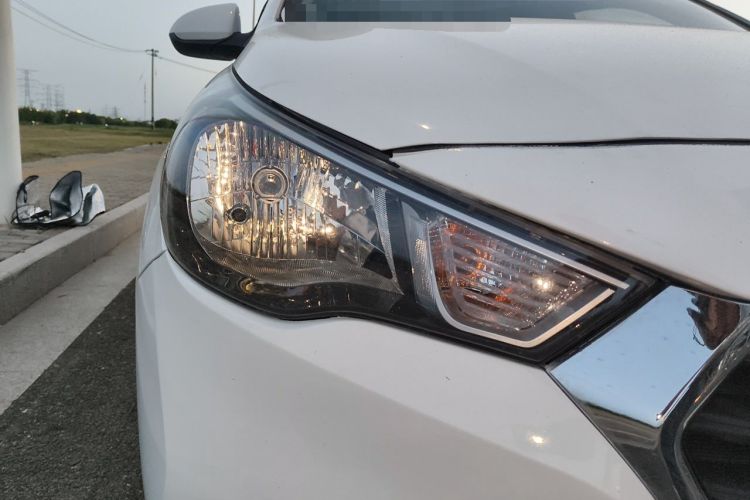 Used Hyundai Verna (new generation) 2016 1.4L Manual Cool Edition GLS Right Front Headlight