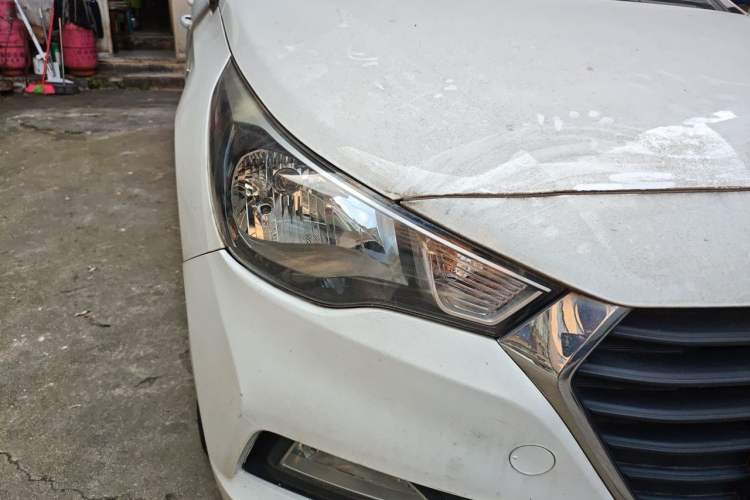 Used Hyundai Verna (new generation) 2016 1.4L Manual Cool Edition GLS Right Front Headlight