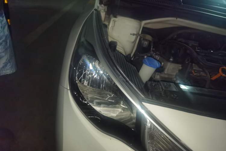 Used Hyundai Verna (new generation) 2016 1.4L Manual Cool Edition GLS Right Front Headlight