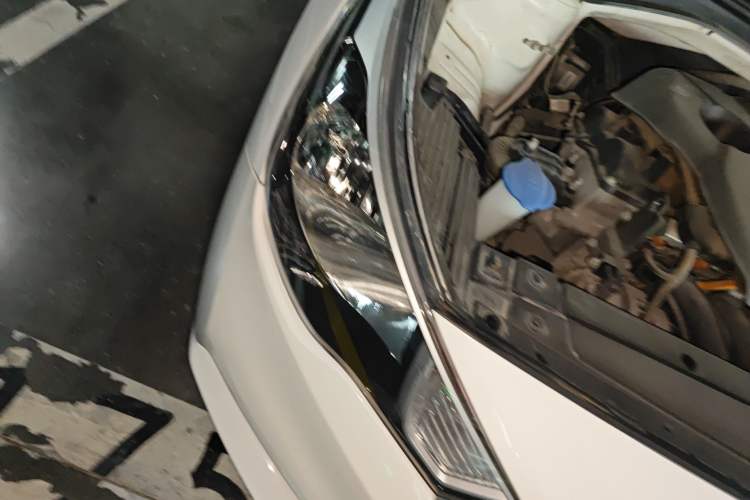 Used Hyundai Verna (new generation) 2016 1.4L Manual Cool Edition GLS Right Front Headlight