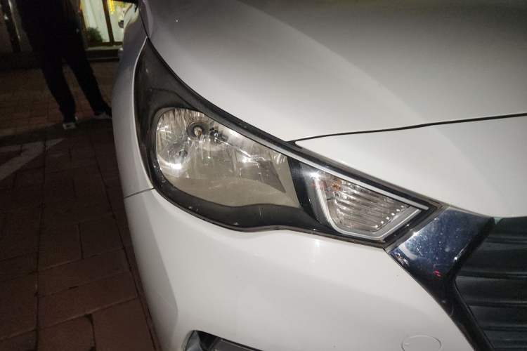 Used Hyundai Verna (new generation) 2016 1.4L Automatic Cool Edition GLS Right Front Headlight