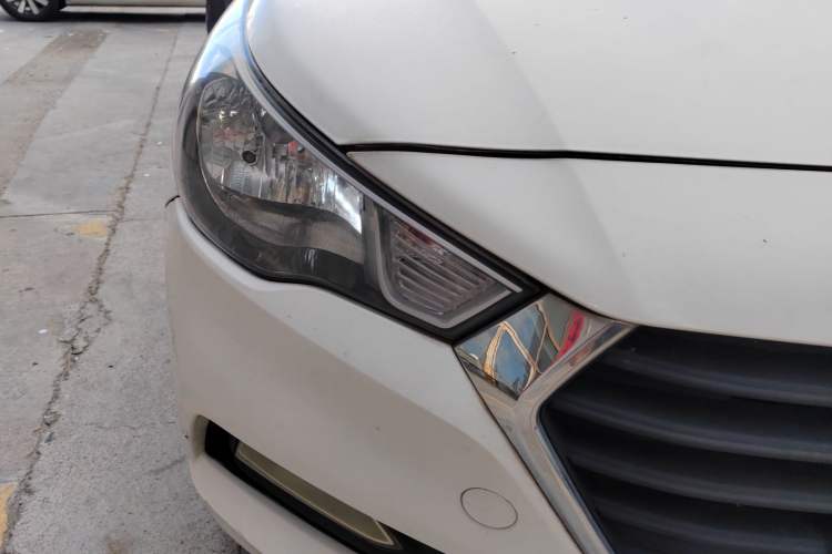 Used Hyundai Verna (new generation) 2016 1.4L Automatic Sport Edition Right Front Headlight