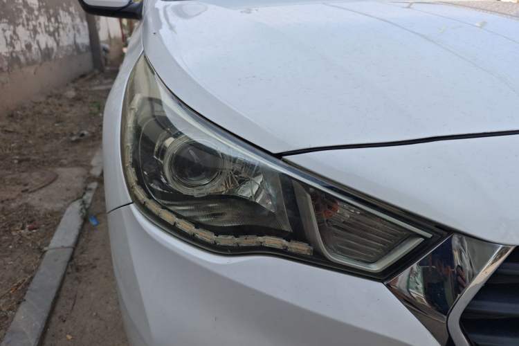 Used Hyundai Verna (new generation) 2016 1.4L Manual Cool Edition GLS Right Front Headlight
