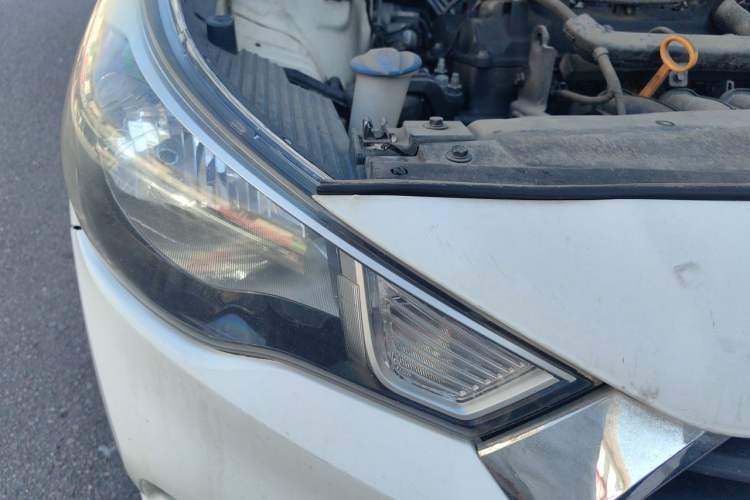 Used Hyundai Verna (new generation) 2016 1.4L Automatic Sport Edition Right Front Headlight
