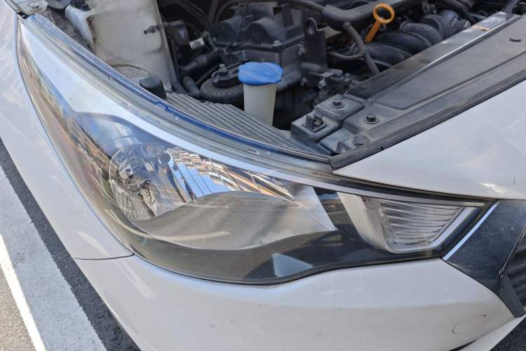 Used Hyundai Verna (new generation) 2016 1.4L Automatic Cool Edition GLS Right Front Headlight