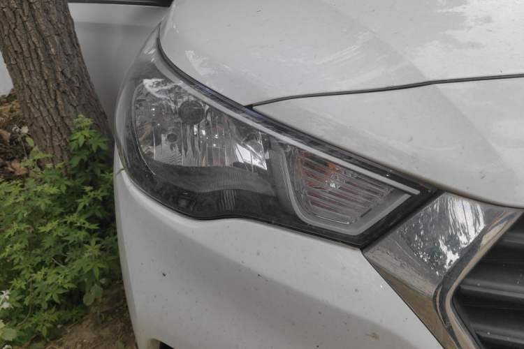 Used Hyundai Verna (new generation) 2016 1.4L Manual Cool Edition GLS Right Front Headlight