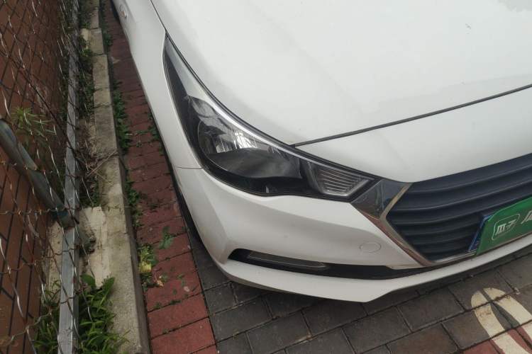 Used Hyundai Verna (new generation) 2016 1.4L Automatic Cool Edition GLS Right Front Headlight