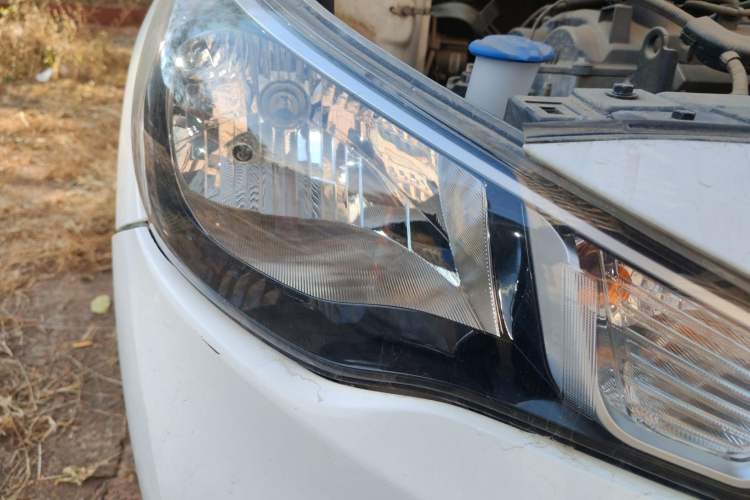Used Hyundai Verna (new generation) 2016 1.4L Automatic Cool Edition GLS Right Front Headlight