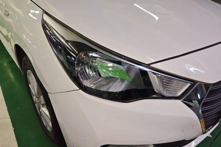 Used Hyundai Verna (new generation) 2016 1.4L Automatic Cool Edition GLS Right Front Headlight