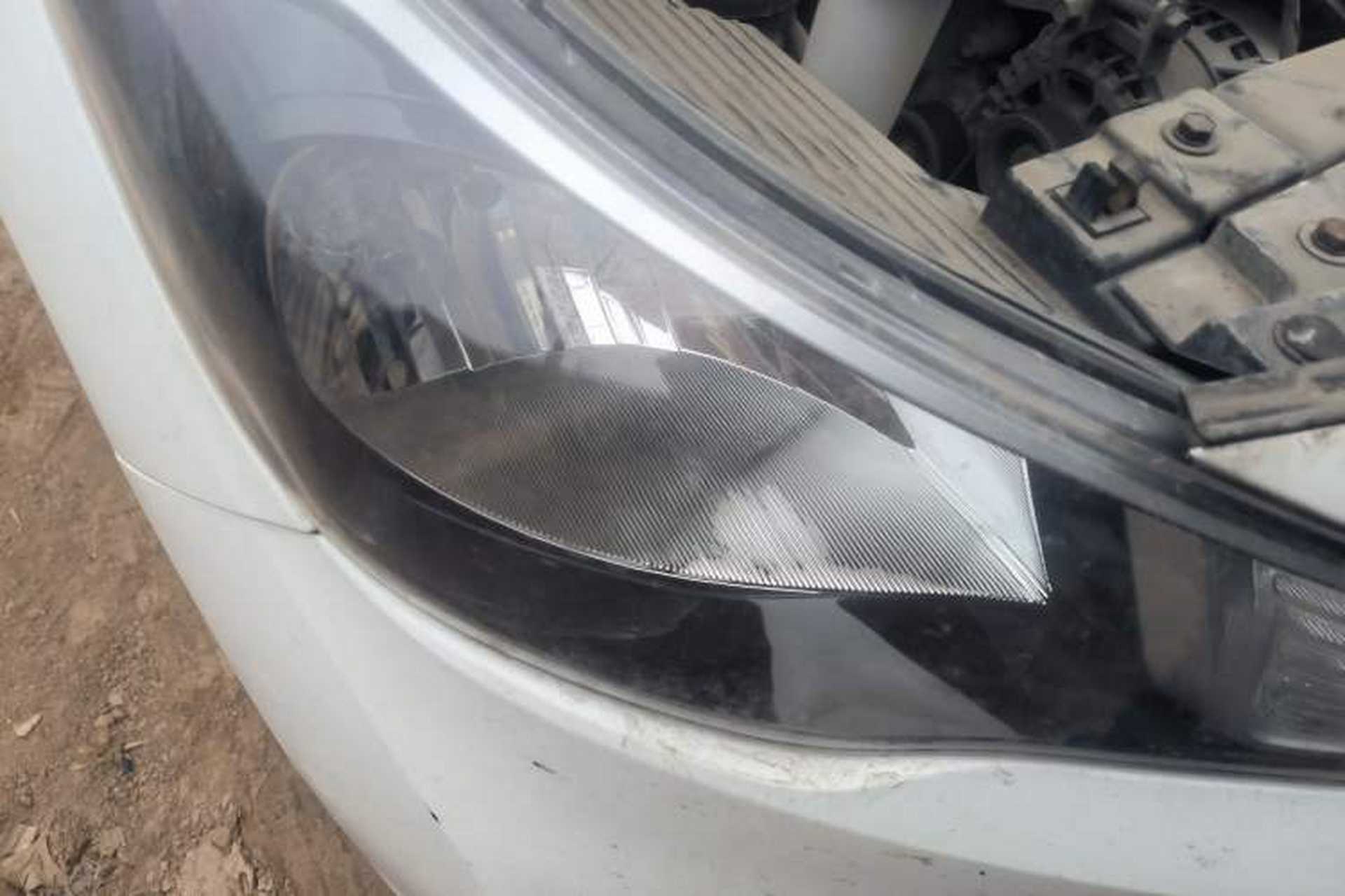 Used Hyundai Verna (new generation) 2016 1.4L Automatic Cool Edition GLS Right Front Headlight
