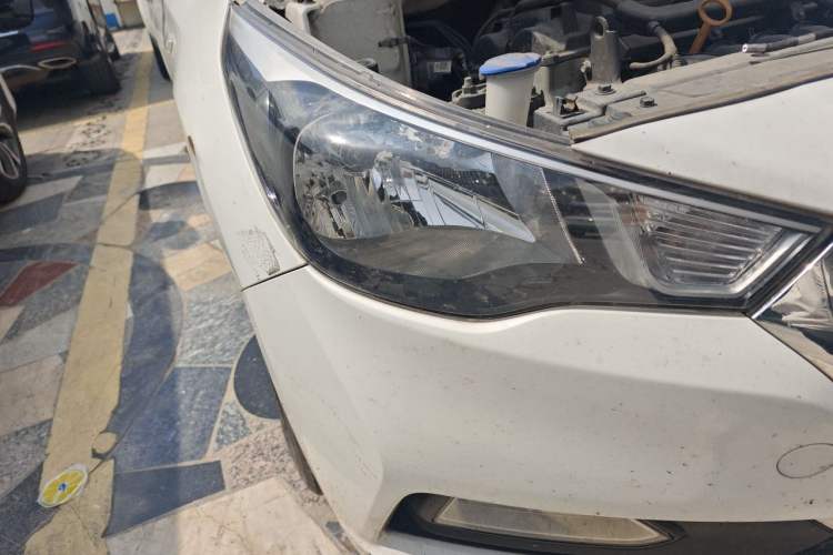 Used Hyundai Verna (new generation) 2016 1.4L Manual Cool Edition GLS Right Front Headlight