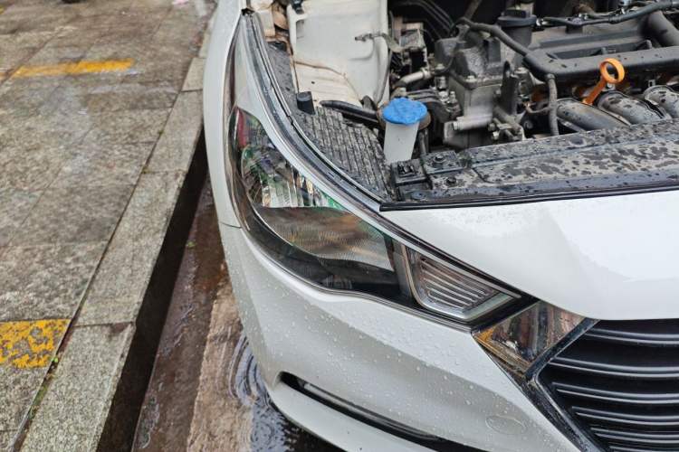 Used Hyundai Verna (new generation) 2016 1.4L Automatic Cool Edition GLS Right Front Headlight