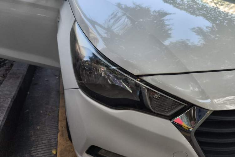 Used Hyundai Verna (new generation) 2016 1.4L Manual Cool Edition GLS Right Front Headlight