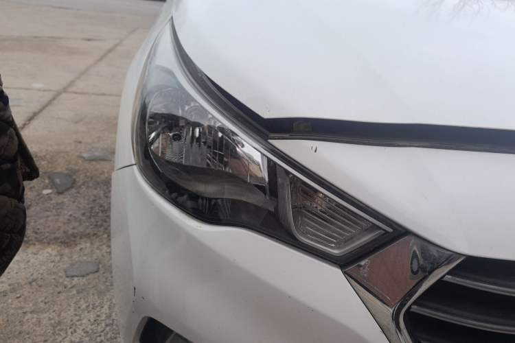Used Hyundai Verna (new generation) 2016 1.4L Manual Cool Edition GLS Right Front Headlight
