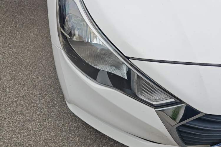 Used Hyundai Verna (new generation) 2016 1.4L Automatic Cool Edition GLS Right Front Headlight