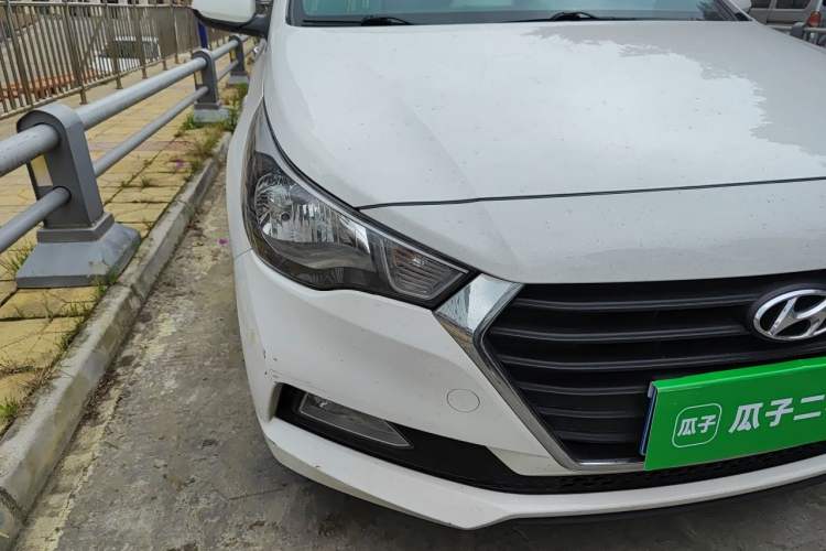Used Hyundai Verna (new generation) 2016 1.4L Automatic Cool Edition GLS Right Front Headlight
