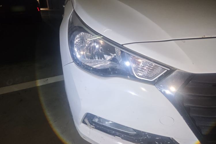 Used Hyundai Verna (new generation) 2016 1.4L Automatic Cool Edition GLS Right Front Headlight