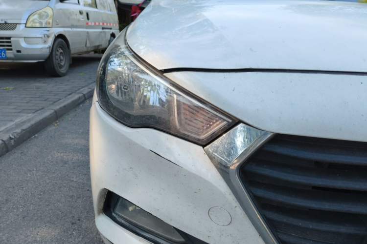 Used Hyundai Verna (new generation) 2016 1.4L Automatic Cool Edition GLS Right Front Headlight