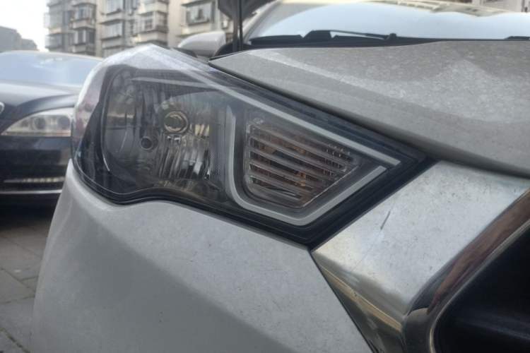 Used Hyundai Verna (new generation) 2016 1.4L Automatic Cool Edition GLS Right Front Headlight